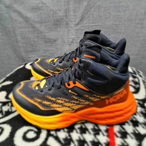 %Hoka Speedgoat 5 Shoes - Men Size 7, Women 8.5 / A 43 - Picture 1 of 13